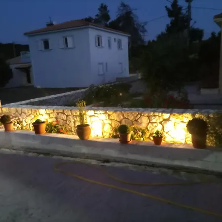 Irini's Traditional Kefalonian House Дом отдыха